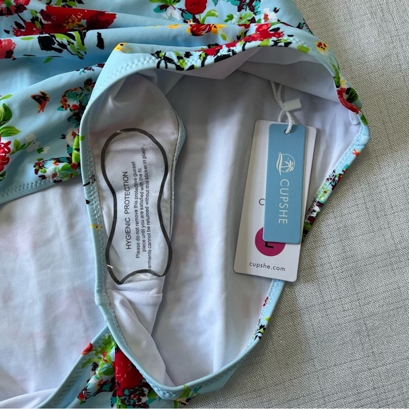 CUPSHE Women's Light Blue Floral Scalloped Halter One Piece Swimsuit NWT Size L - Picture 5 of 9